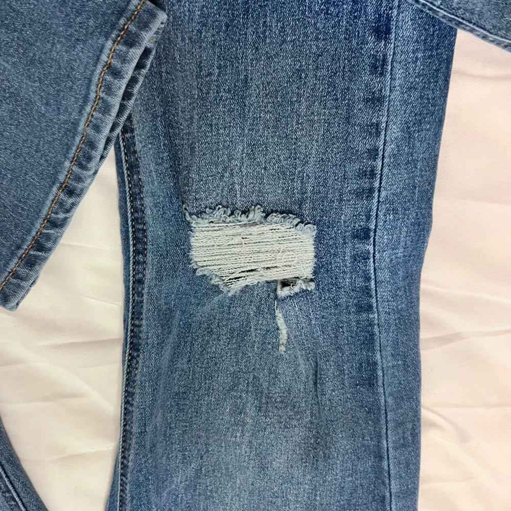 Vigoss distressed straight leg jeans
